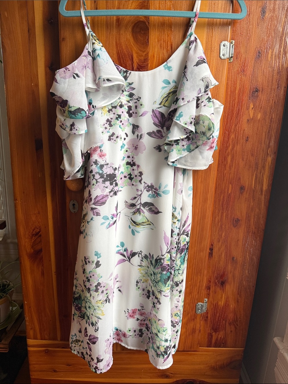 DAVI & DANI White Floral Ruffle Cold-Shoulder Mini Dress